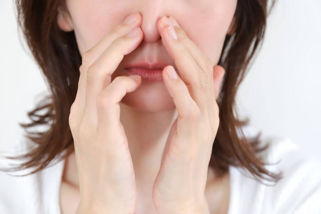 副鼻腔炎で歯が痛いときの対処法｜原因や花粉症との関係も解説【歯科医師監修】