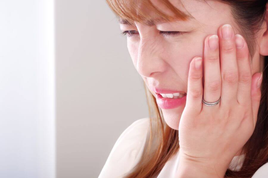虫歯じゃないのに奥歯が痛いのはなぜ?